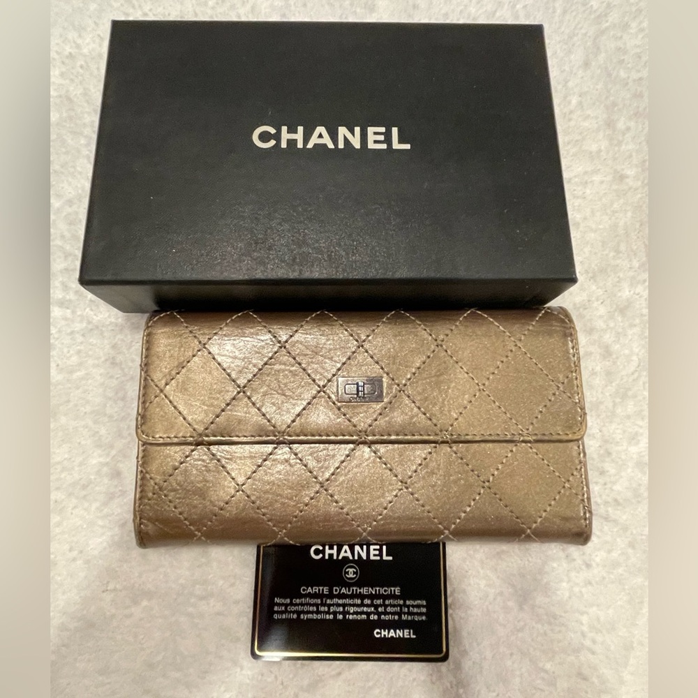 Chanel Diamond Stitch Tissue foil Flap Wallet with Authentication card